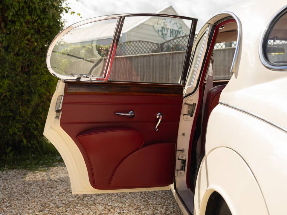 Image 44/50 of Jaguar Mk II 2.4 (1967)