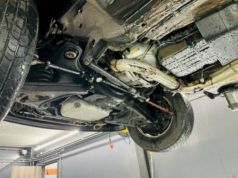 Image 27/32 of Mercedes-Benz 560 SL (1987)