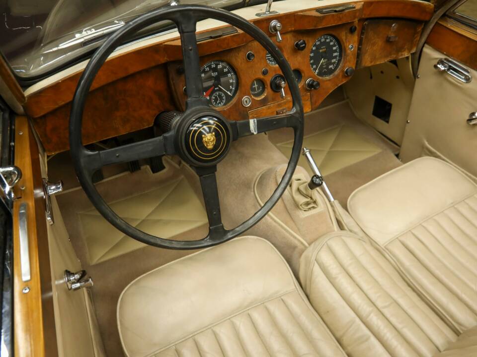 Image 3/50 of Jaguar XK 140 DHC (1955)