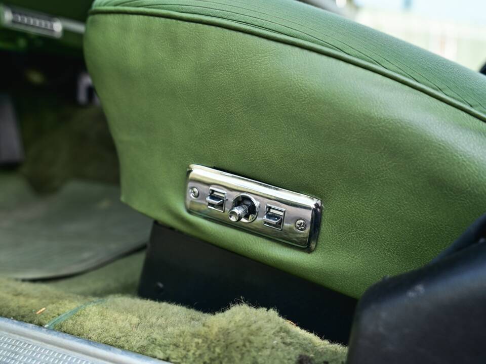 Image 28/44 of Chevrolet Impala (1974)