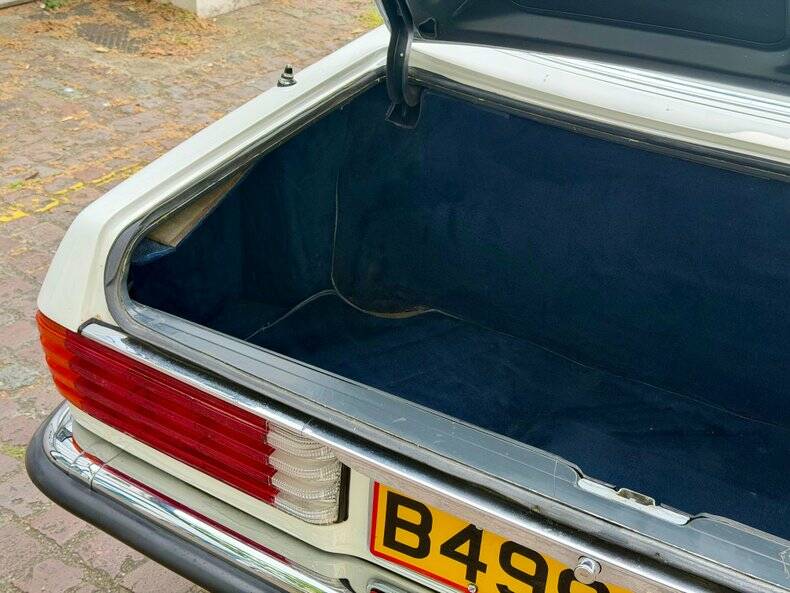 Image 42/50 of Mercedes-Benz 280 SL (1984)