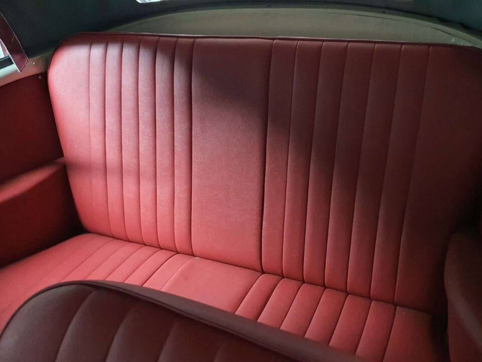 Image 32/66 of Morris Minor 1000 Tourer (1961)