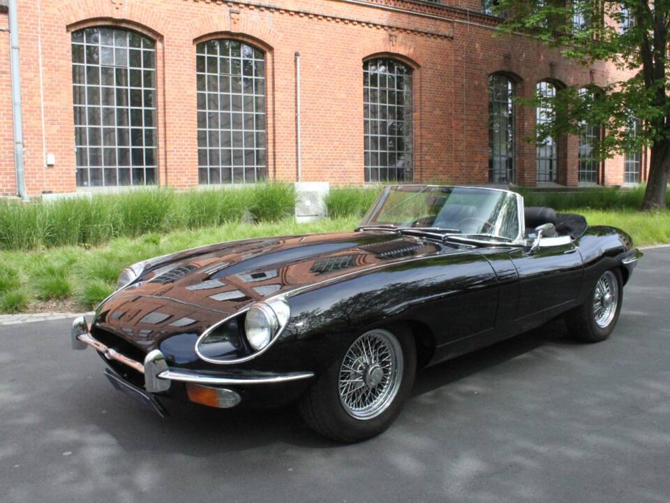Image 1/24 of Jaguar E-Type (1970)