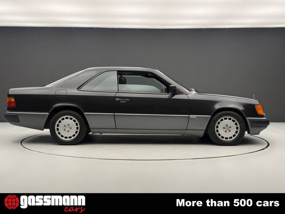 Image 4/15 de Mercedes-Benz 300 CE-24 (1990)