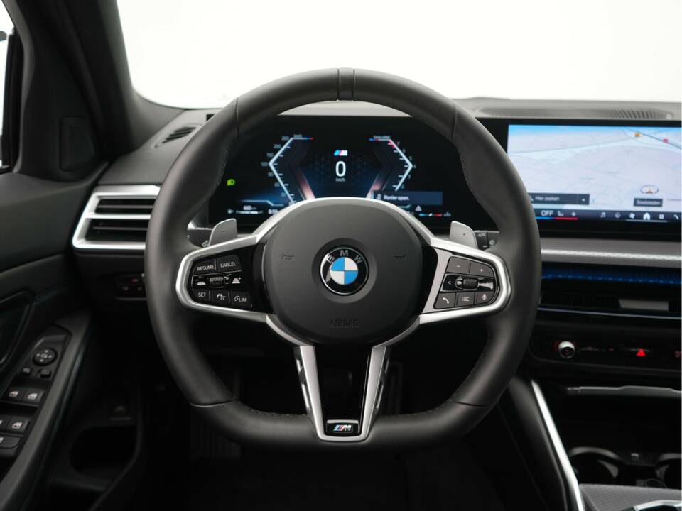 Image 6/50 of BMW 330i xDrive Touring (2025)