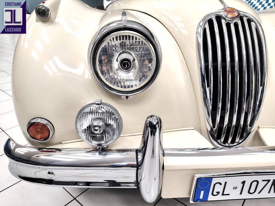 Image 14/74 of Jaguar XK 140 OTS (1956)