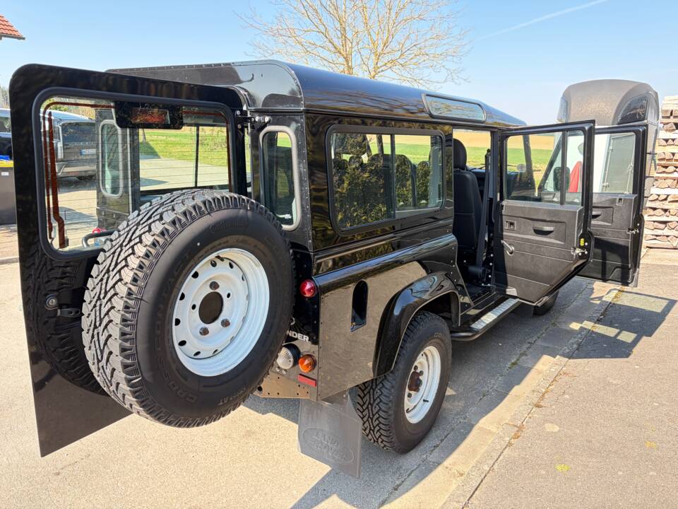 Bild 7/9 von Land Rover Defender 110 (2015)
