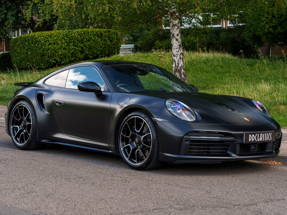 Image 2/33 of Porsche 911 Turbo S (2023)