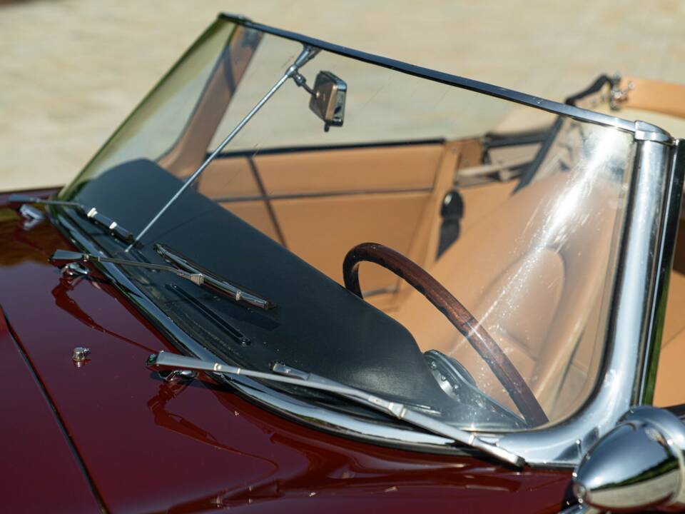 Image 33/50 de Jaguar E-Type 3.8 (1964)