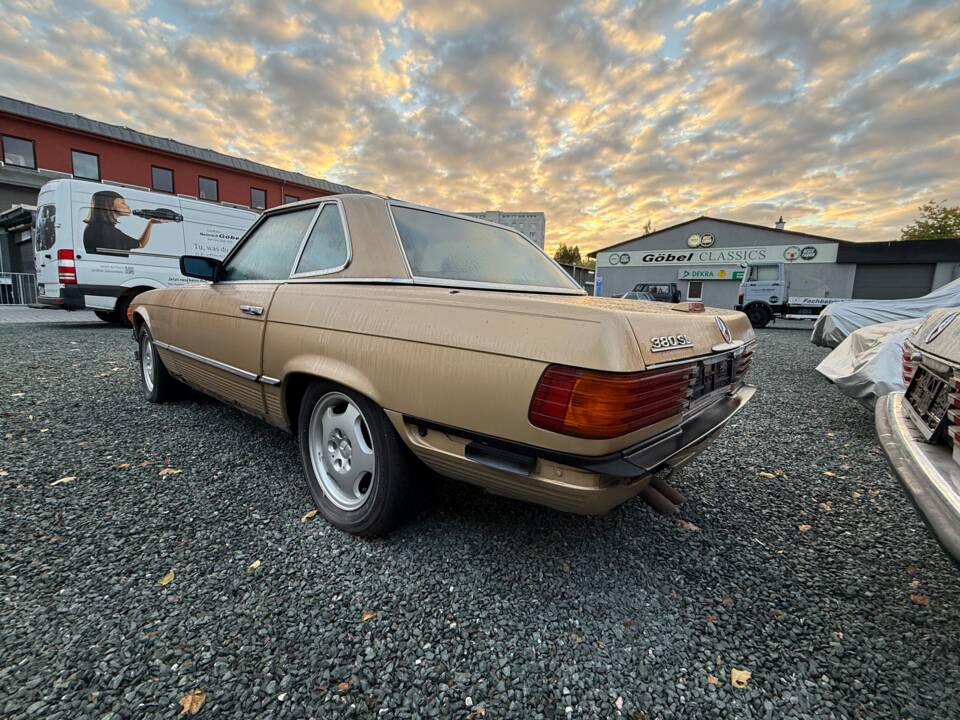 Image 4/10 de Mercedes-Benz 380 SL (1983)