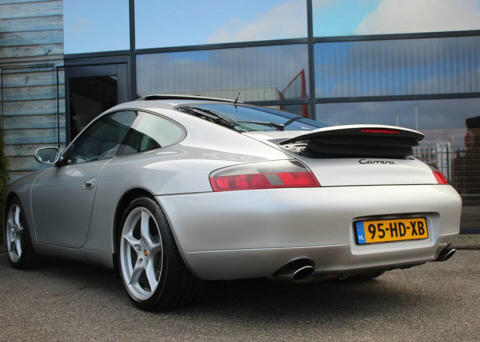 Image 7/8 of Porsche 911 Carrera (1998)