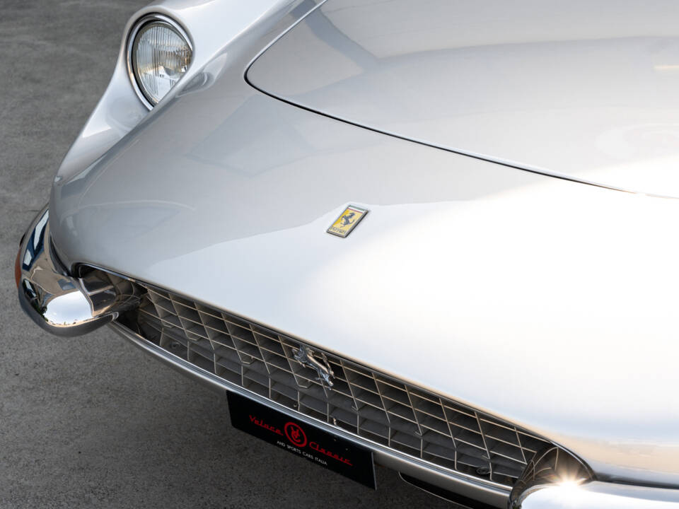 Image 19/69 of Ferrari 365 GT 2+2 (1969)