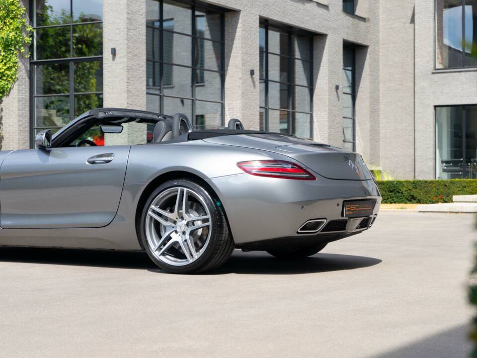 Image 4/21 of Mercedes-Benz SLS AMG Roadster (2012)