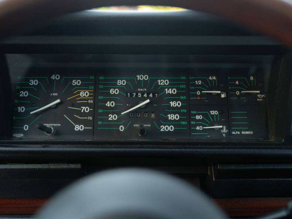 Image 21/39 de Alfa Romeo Alfetta 2.0 (1983)