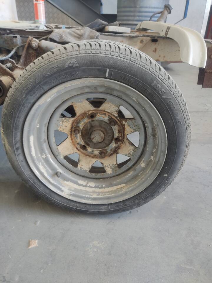 Image 68/91 of Renault R 4 F6 (1988)