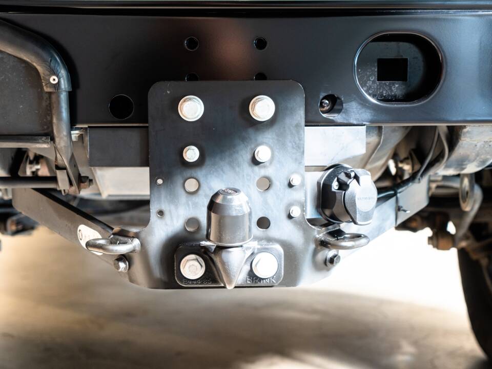 Image 23/24 of Land Rover Defender 110 (2013)