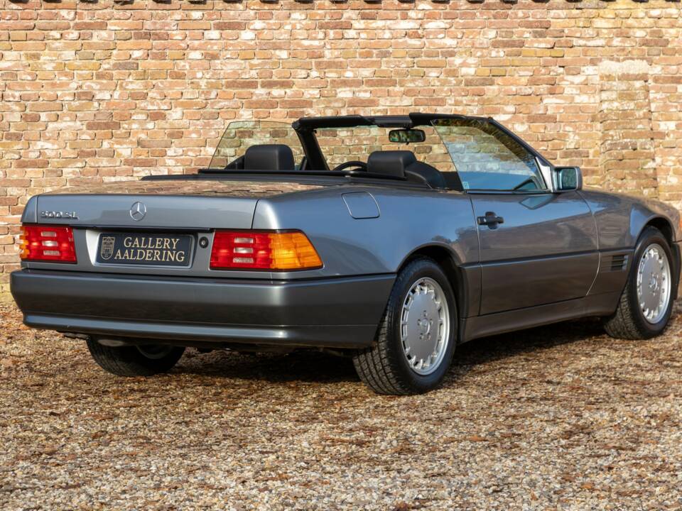 Image 2/50 of Mercedes-Benz 500 SL (1991)