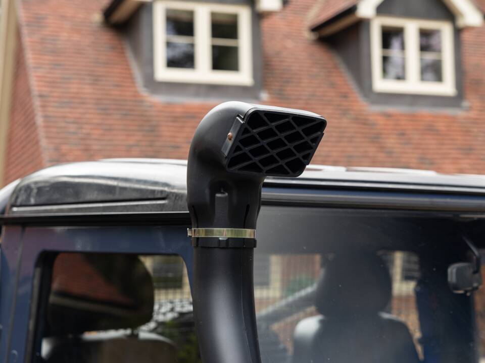 Image 18/43 of Land Rover Defender 90 (2010)