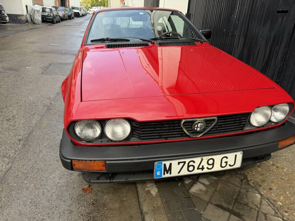 Image 5/8 of Alfa Romeo GTV 2.0 (1985)