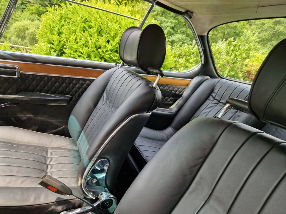 Image 19/53 of BMW 3.0 CSi (1972)