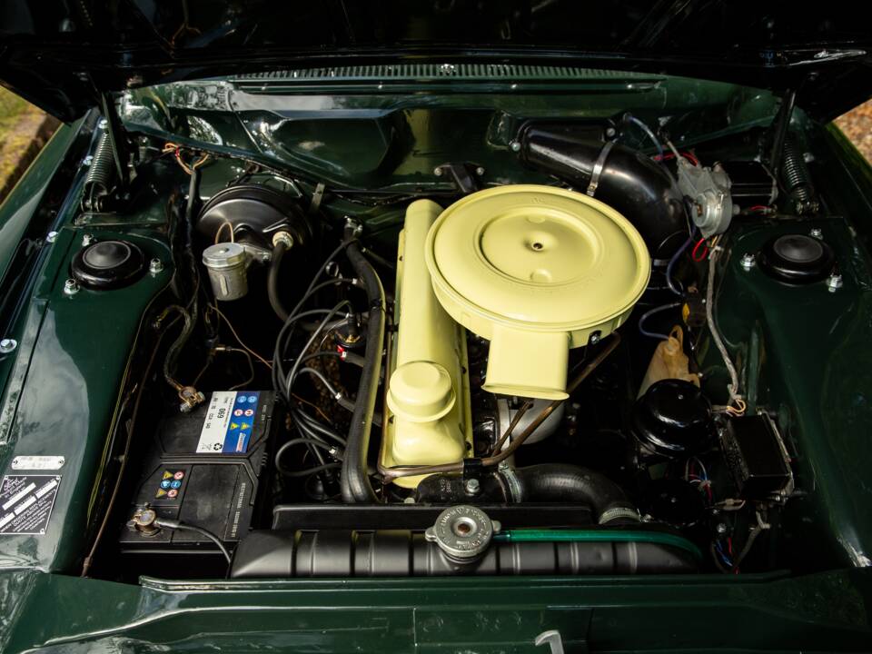 Image 15/44 of Ford Zodiac MkIII (1964)