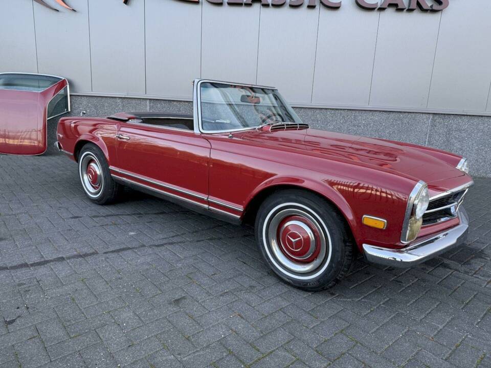 Image 10/36 of Mercedes-Benz 250 SL (1968)