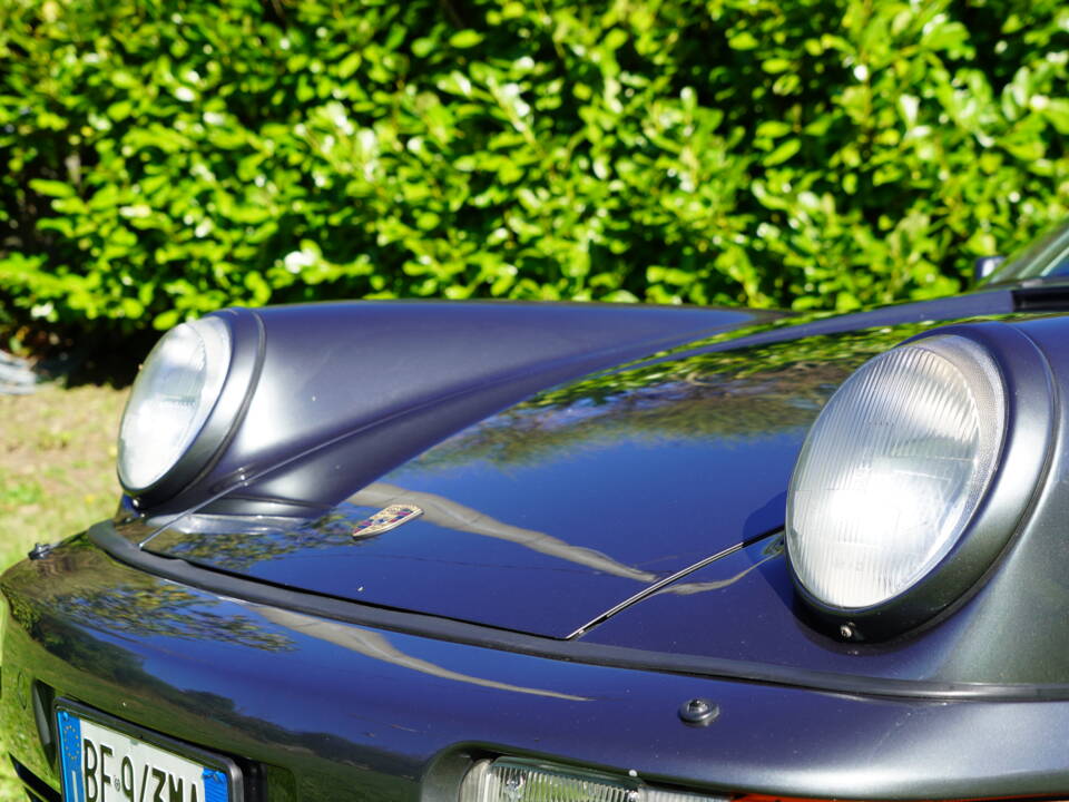 Image 32/52 of Porsche 911 Carrera 4 (1990)