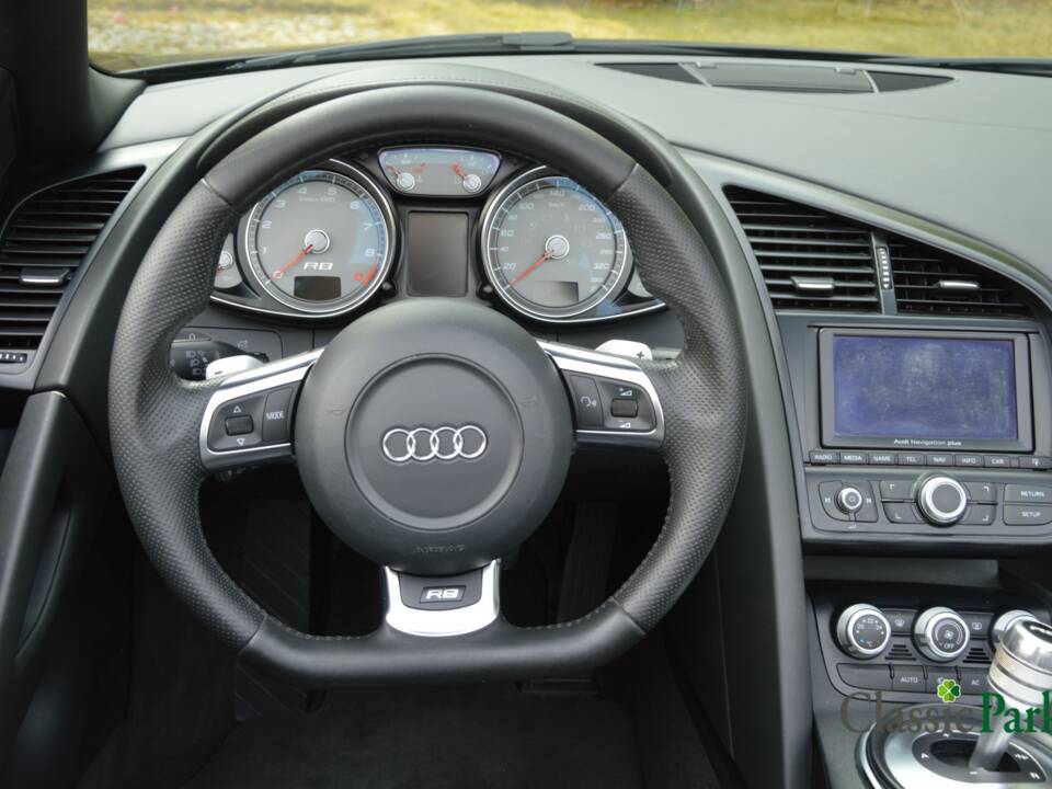 Image 35/50 of Audi R8 Spyder 4.2 FSI Quattro (2011)