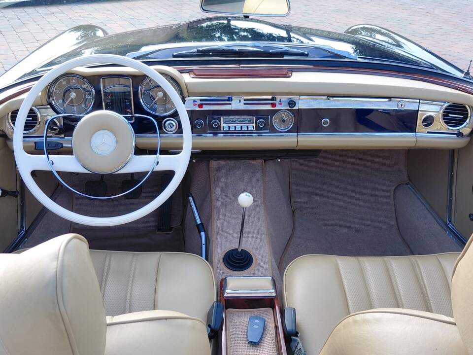Image 25/28 of Mercedes-Benz 230 SL (1965)