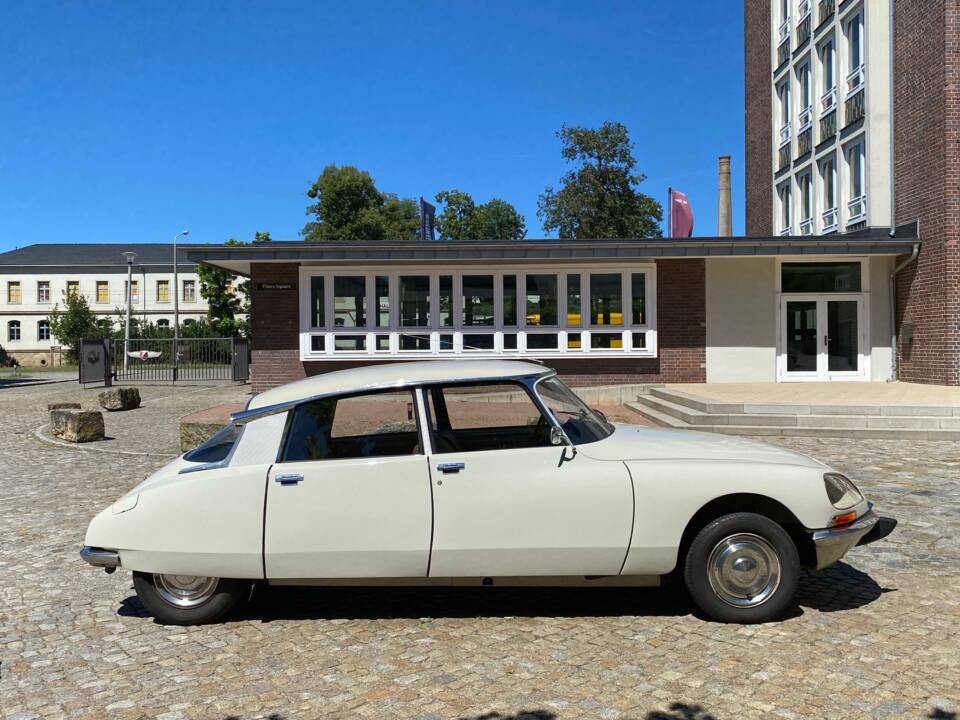 Image 4/24 de Citroën DS 20 (1972)