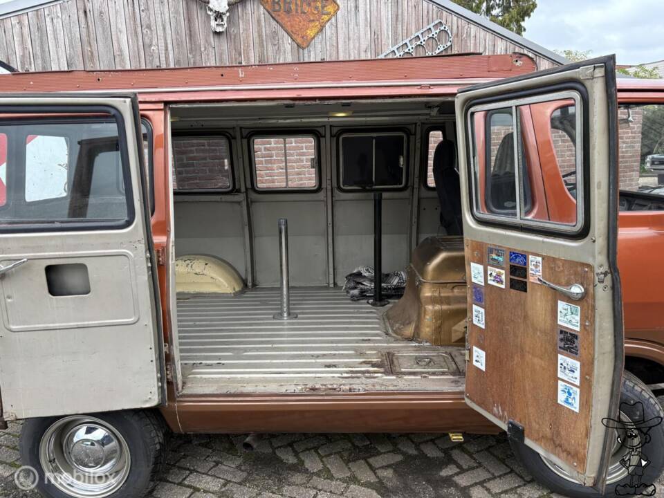 Image 10/50 of Chevrolet G-10 Van (1965)