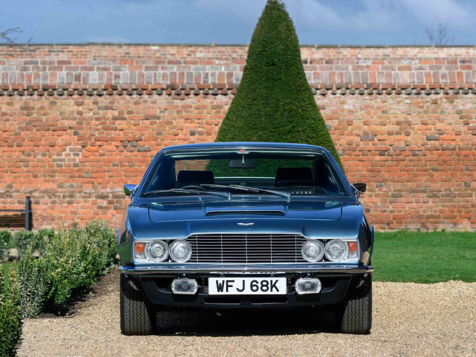 Image 12/49 of Aston Martin DBS V8 (1971)