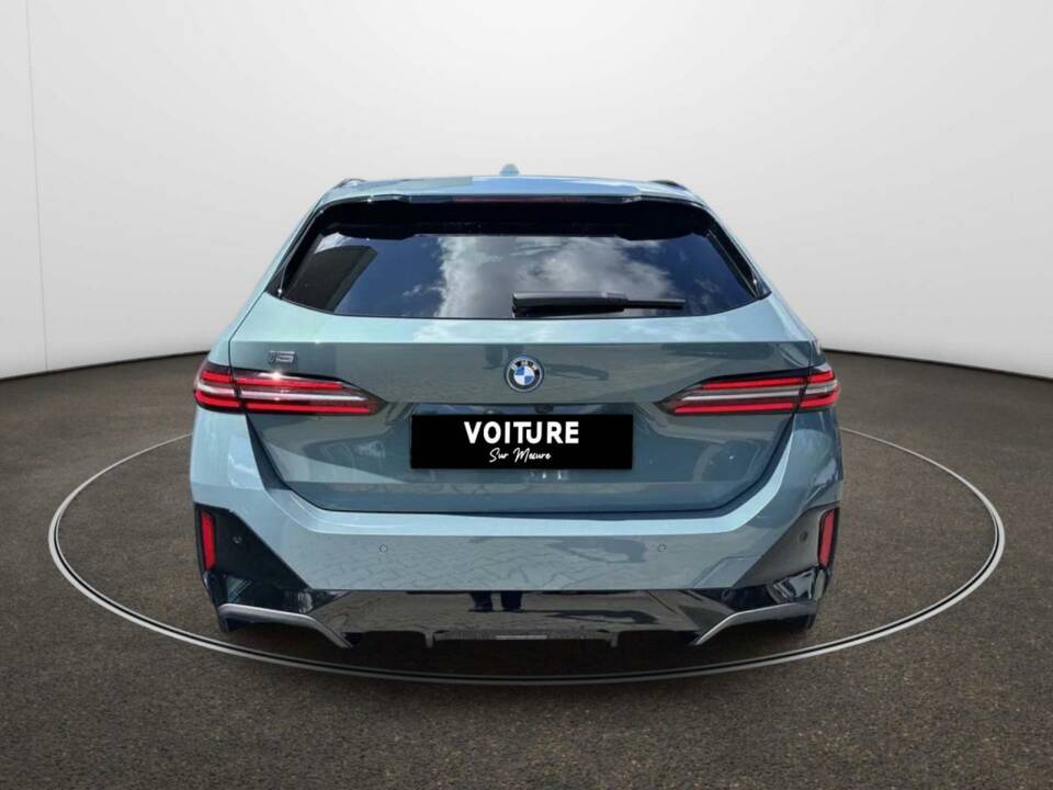 Image 13/15 de BMW i5 eDrive40 Touring (2024)