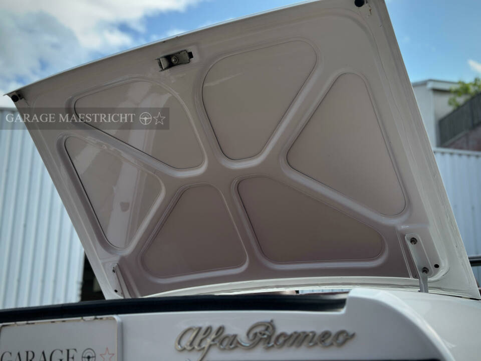 Afbeelding 34/72 van Alfa Romeo 2000 Spider Veloce (1981)