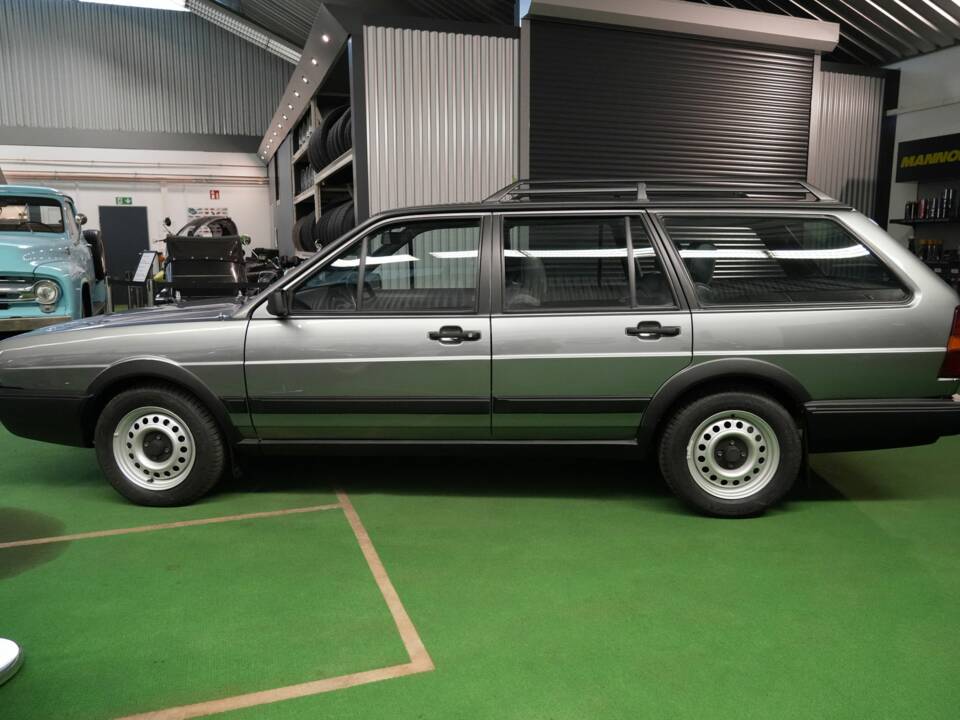 Bild 17/42 von Volkswagen Passat Variant 1.8 (1986)