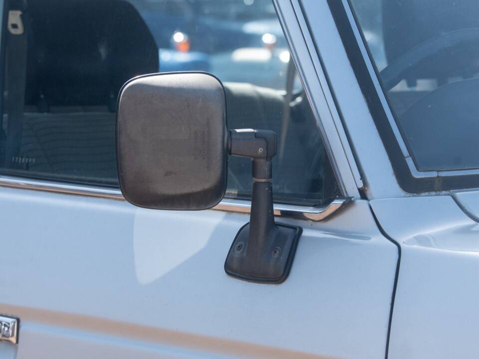 Image 12/46 of Toyota Land Cruiser HJ61 GX (1988)