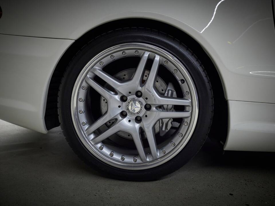 Image 34/99 de Mercedes-Benz SL 55 AMG (2005)