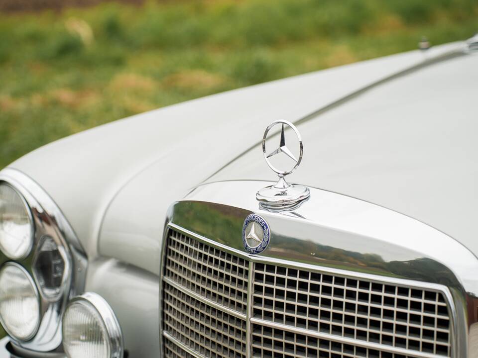 Image 10/50 of Mercedes-Benz 300 SEL 6.3 (1970)