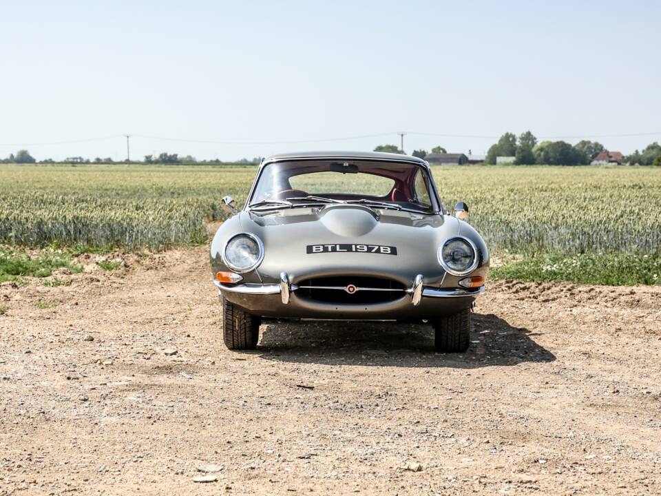 Image 10/44 de Jaguar Type E 4.2 (1964)