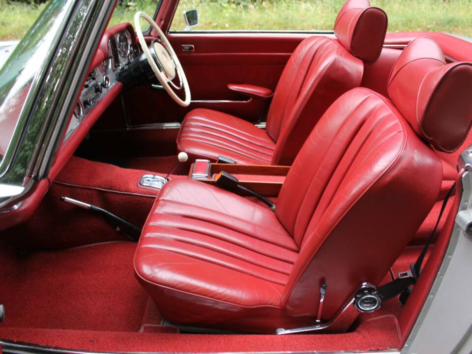 Image 12/17 of Mercedes-Benz 280 SL (1970)