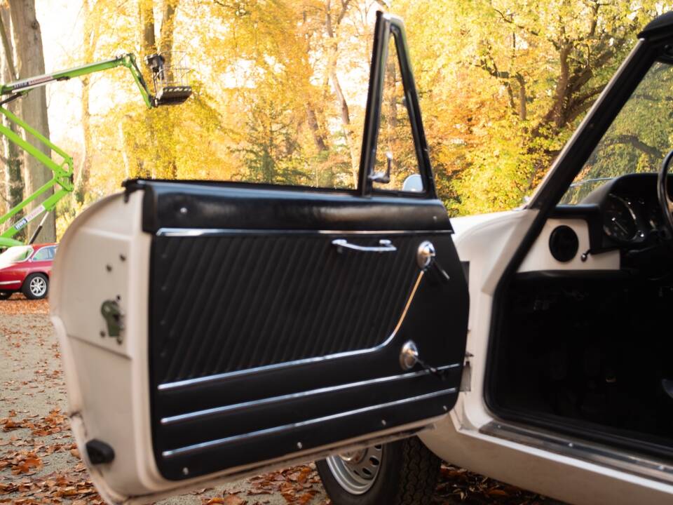 Image 11/50 de Alfa Romeo 1600 Spider Duetto (1967)