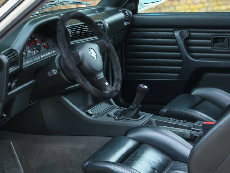 Image 10/50 of BMW M3 (1990)