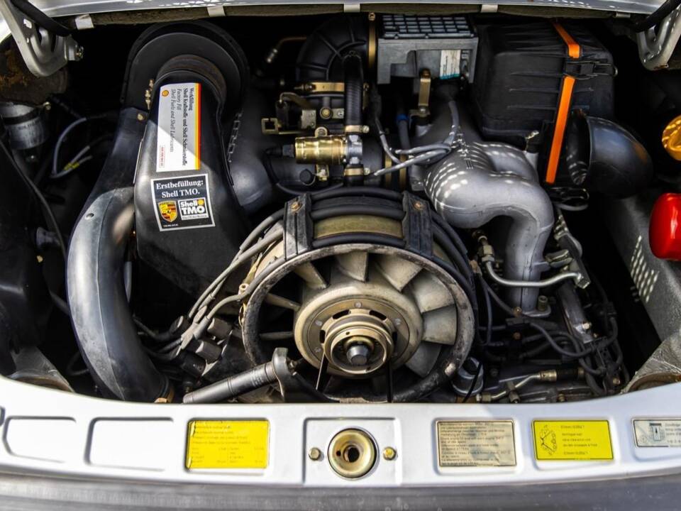 Image 83/132 of Porsche 911 Speedster 3.2 (1989)