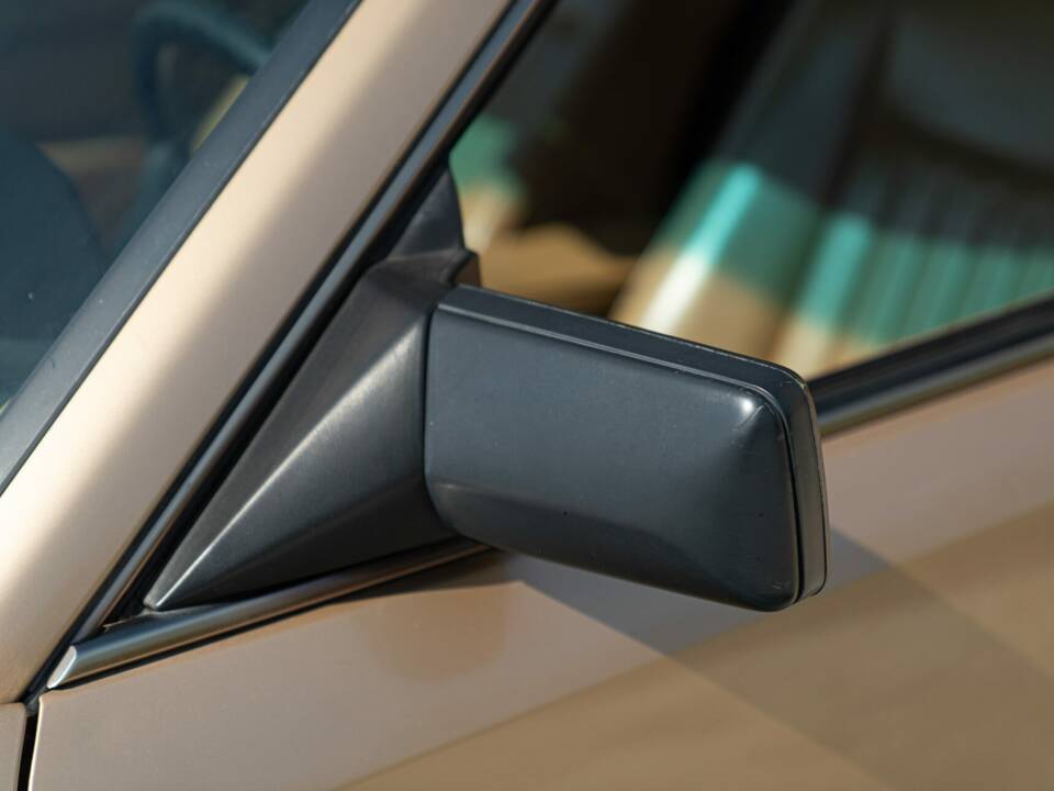 Image 16/46 de Mercedes-Benz 300 CE (1988)