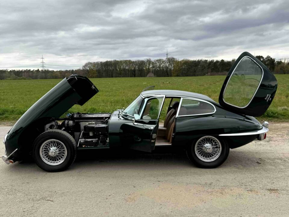 Image 32/50 de Jaguar E-Type (1969)