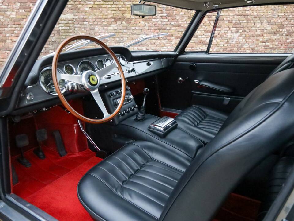 Image 16/50 of Ferrari 250 GT/E (1962)