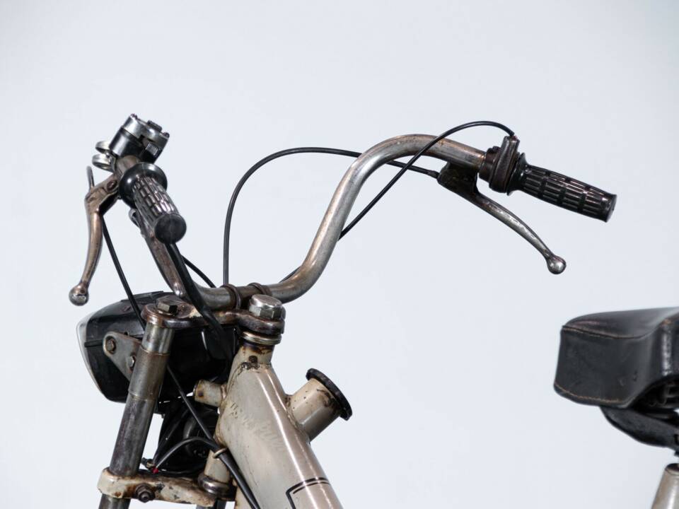 Image 20/50 of Oemmeci DUMMY (1978)