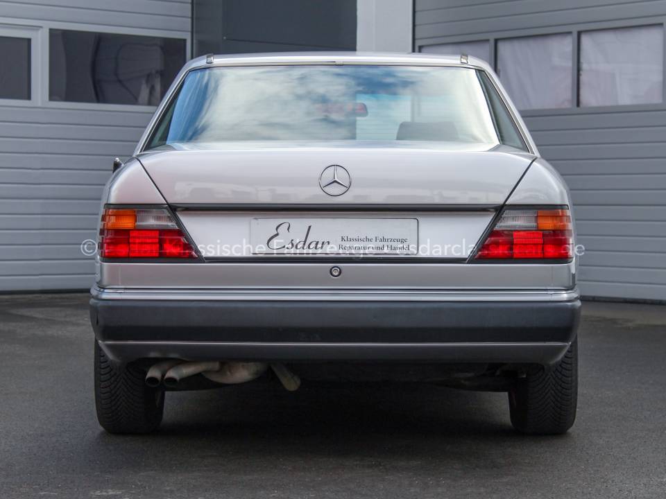 Bild 27/33 von Mercedes-Benz 260 E (1991)