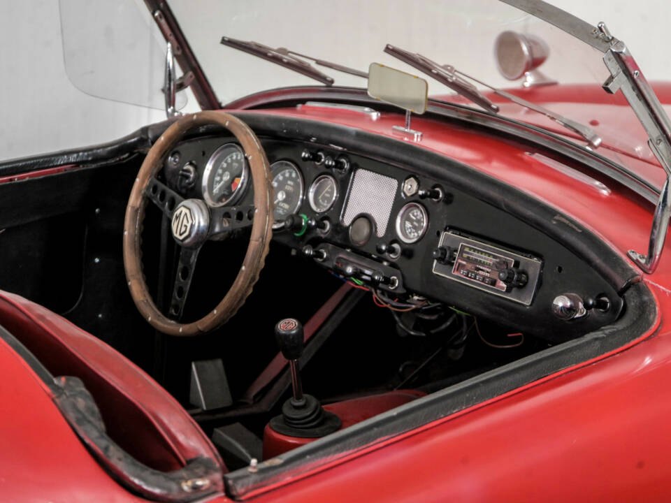 Image 32/50 of MG MGA 1500 (1957)