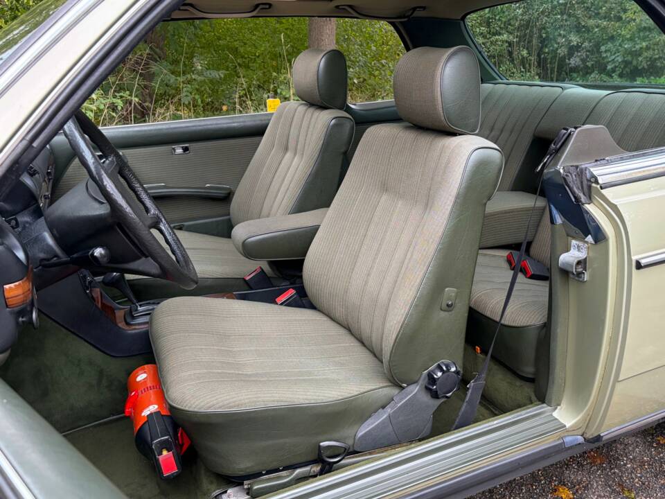 Afbeelding 2/35 van Mercedes-Benz 280 CE (1983)